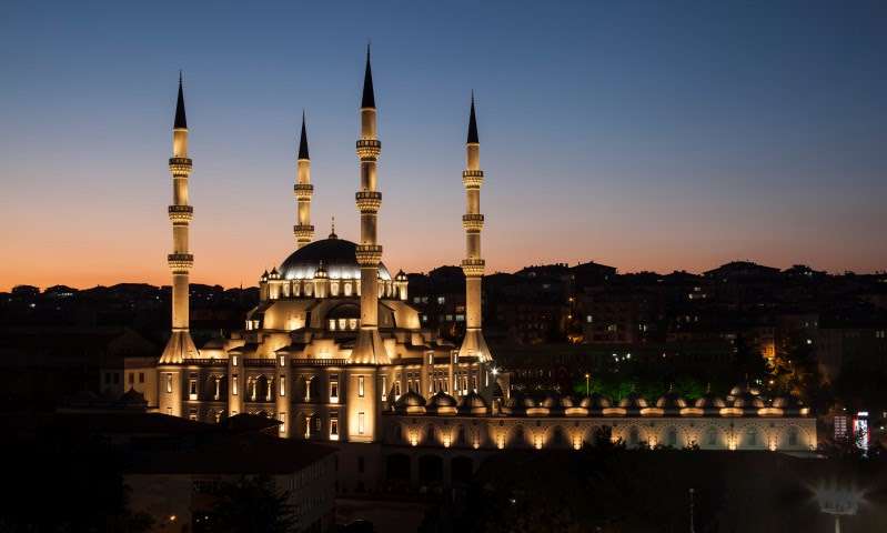 The design approach was to emphasize the spiritual identity of the mosque and to create an icon for the city of Kirikkale
