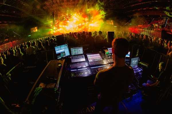 Both Front of House engineer Jonny Lucas and Dan Speed on monitors rely on the power of DiGiCo SD10s