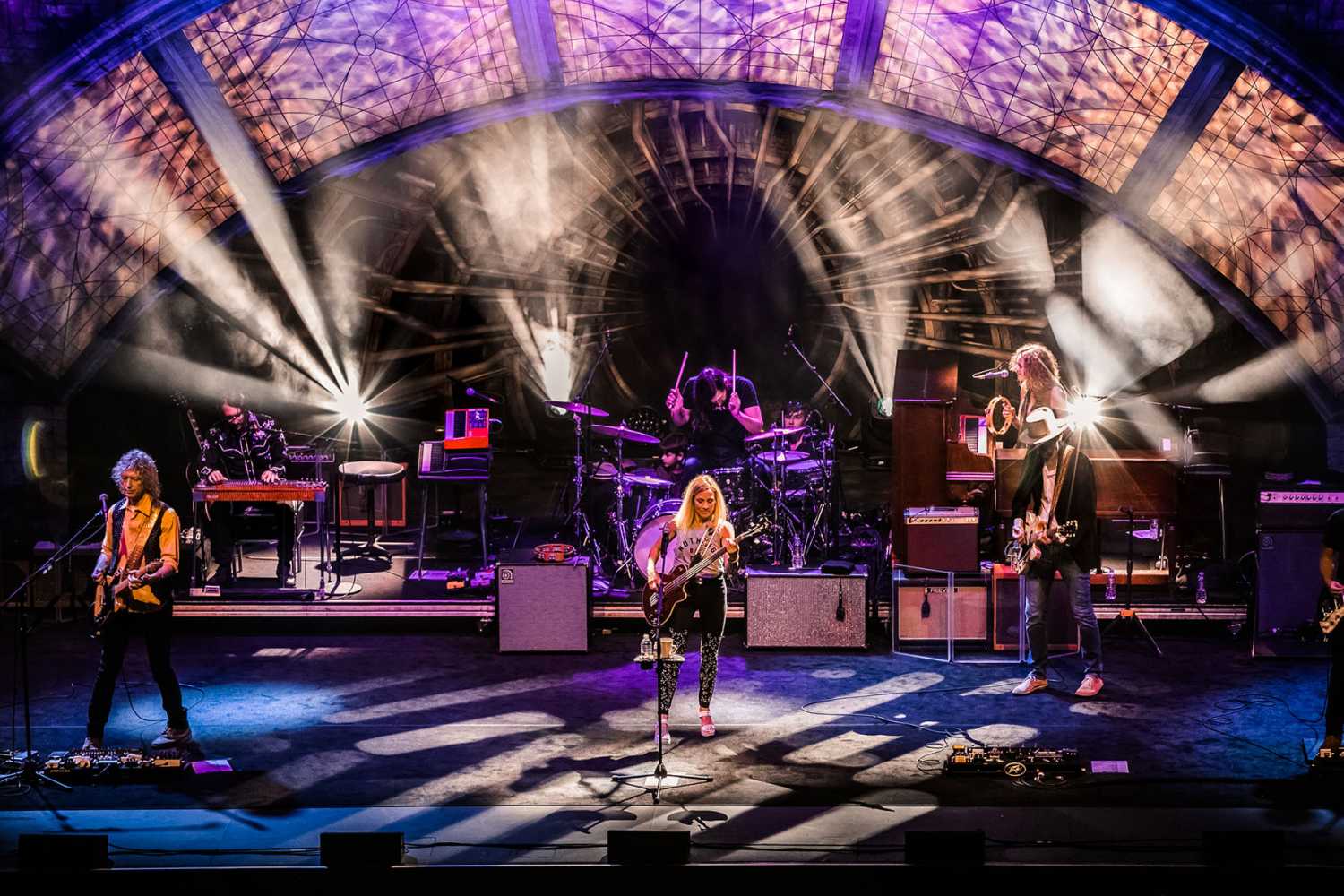 Sheryl Crow is on the road with her new Be Myself album, together with a new lighting concept (photo: Leanne Leuterio for Ask Media Productions)
