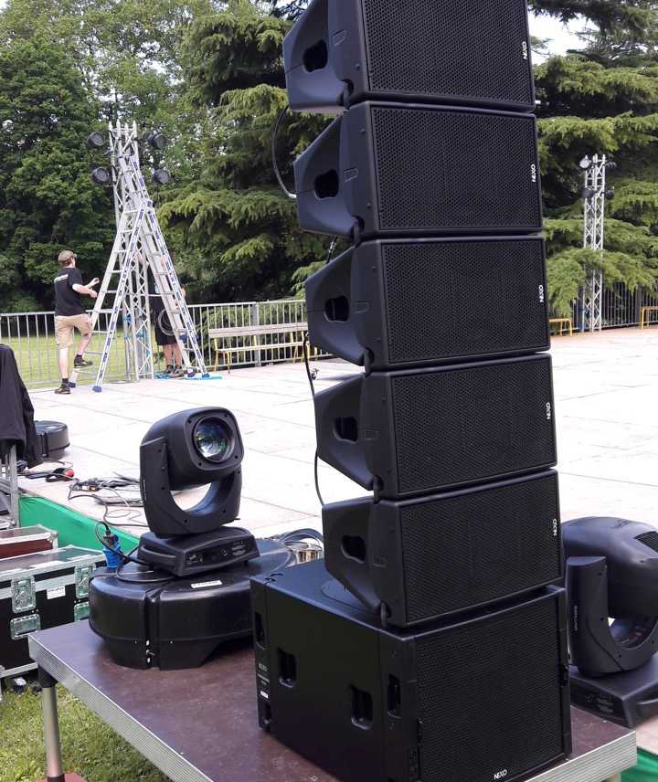 Mkplus presented a mixed Nexo system for the fête, using ground-stacked Geo M10 as the main PA