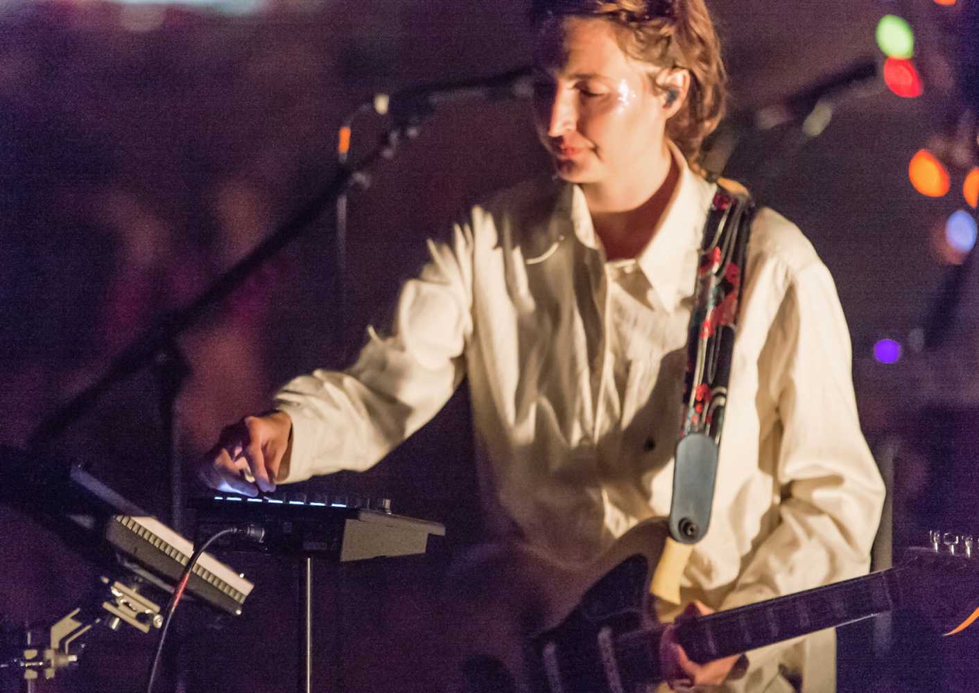 Lead singer Emily Kokal using the IP6 during the band’s Glastonbury set