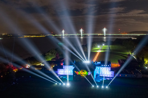The Vari-Lite VL10 BeamWash created far-reaching aerial light effects I Photo: Thomas Haywood Photography