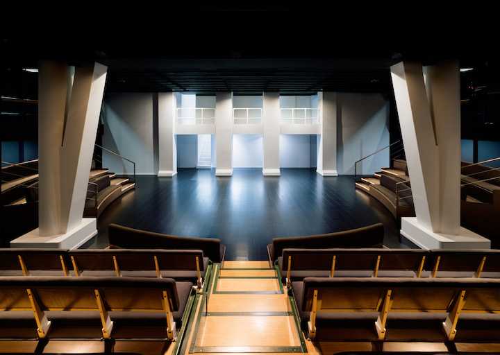 The refreshed Teatre Akadèmia benefitted from a multimedia upgrade
