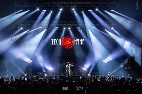 Hip-hop at the Desert Diamond Arena (photo: John Garberson)