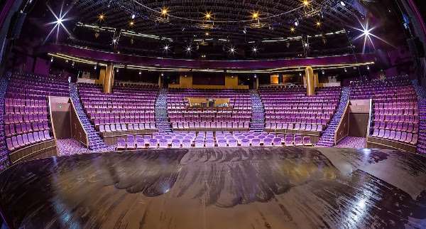 The three levels of Vegas City Hall’s auditorium are covered by a combination of L-Acoustics units