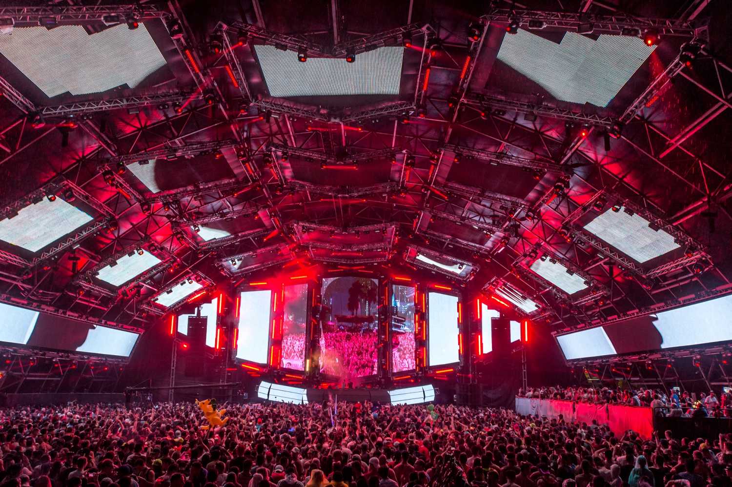 Both the popular Carl Cox Megastructure and Worldwide/Midpark Stage Stage featured Elation gear (photo: Adam Kaplan)