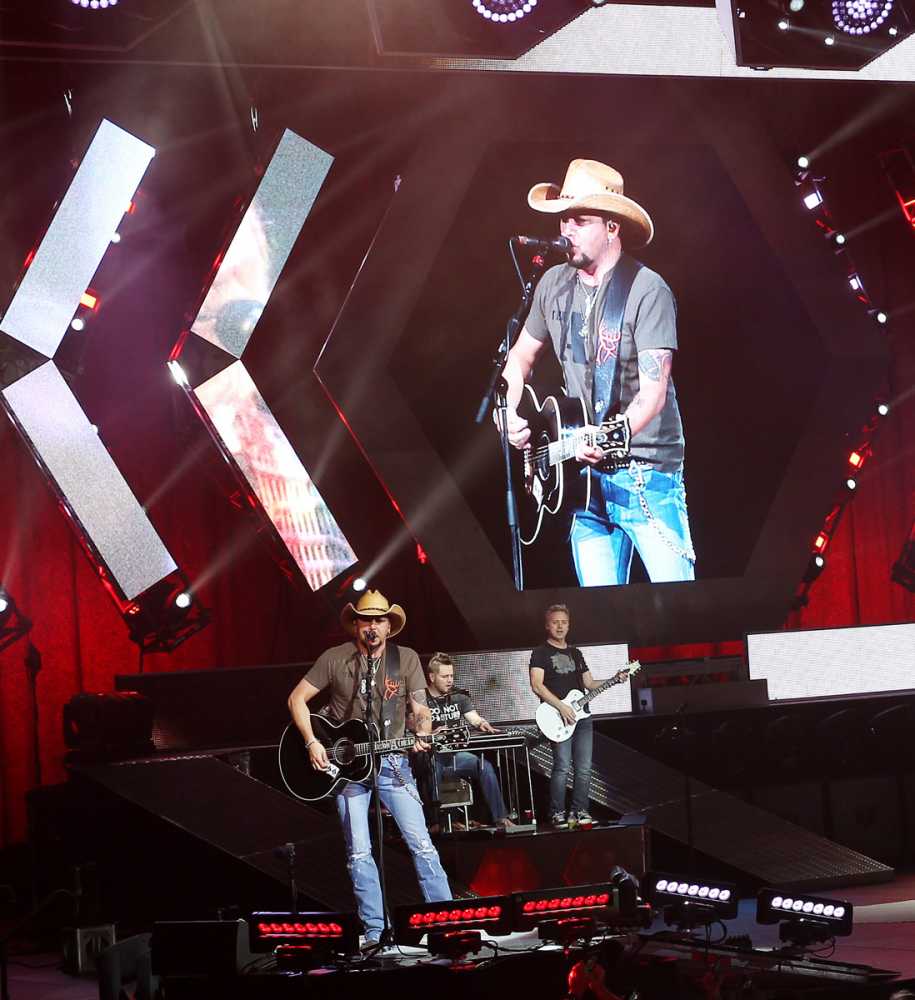 Jason Aldean was named Entertainer of the year by the Academy of Country Music in 2016 (photo: Todd Kaplan)