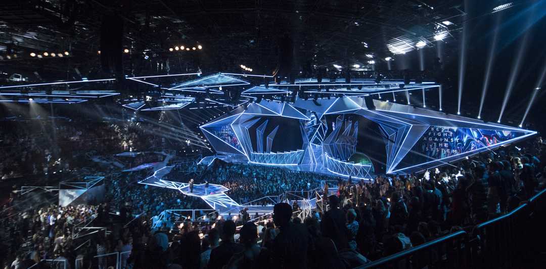 he MTV Video Music Awards was broadcast live from the Forum in Inglewood, California