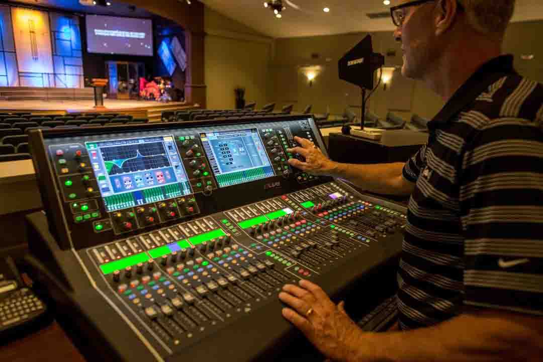 Ronnie Stanford of dB Integrations at the Allen & Heath dLive S5000