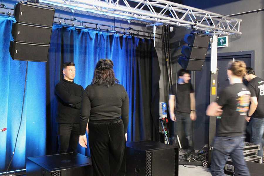 Confetti has equipped an all-purpose teaching space with the Nexo Geo M6 line array