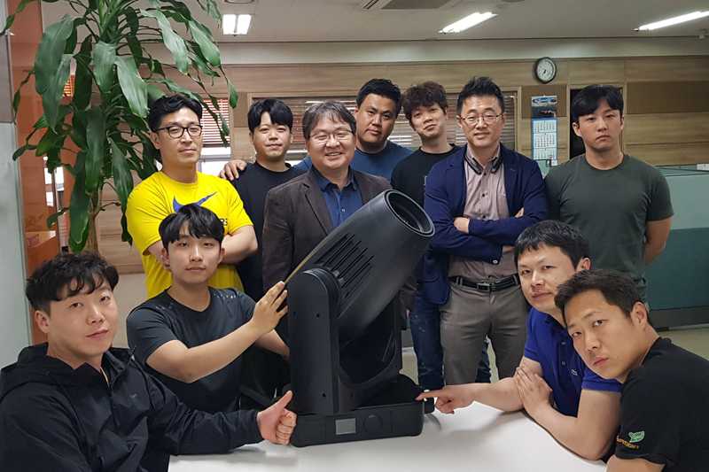 The Tongsuh Technology Co sales team with CEO Mr Hyun Shin