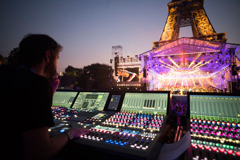 The concert was immediately followed by a fireworks show on the Eiffel Tower I Photo: Radio France / Christophe Abramowitz