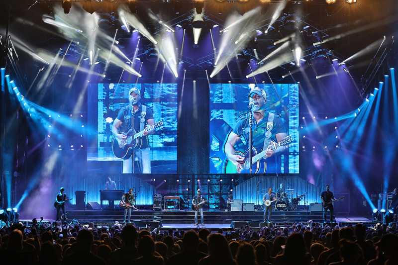 Darius Rucker on stage (photo: Todd Kaplan)