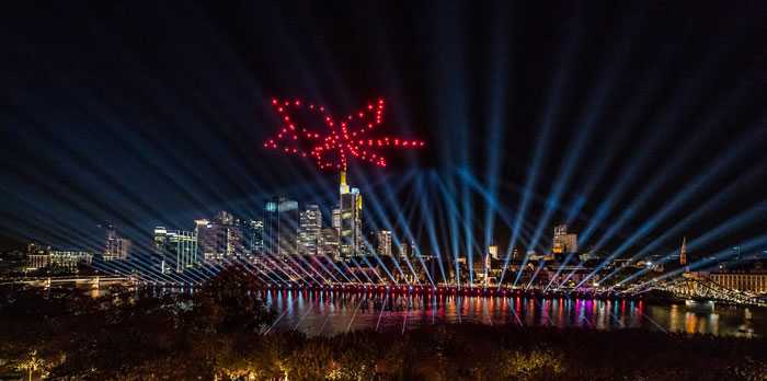 The Proteus light show was designed to support the drone show over the Main (photo: Ralph Larmann)