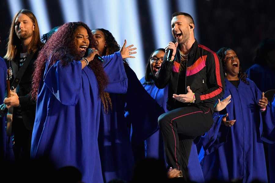 Adam Levine of Maroon 5 performs using a Shure ADX2FD/SM58 microphone (photo: Kevin Mazur/WireImage)