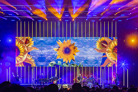 Lighting for the UK and European dates was supplied by London based Neg Earth (photo: Lindsay Cave)