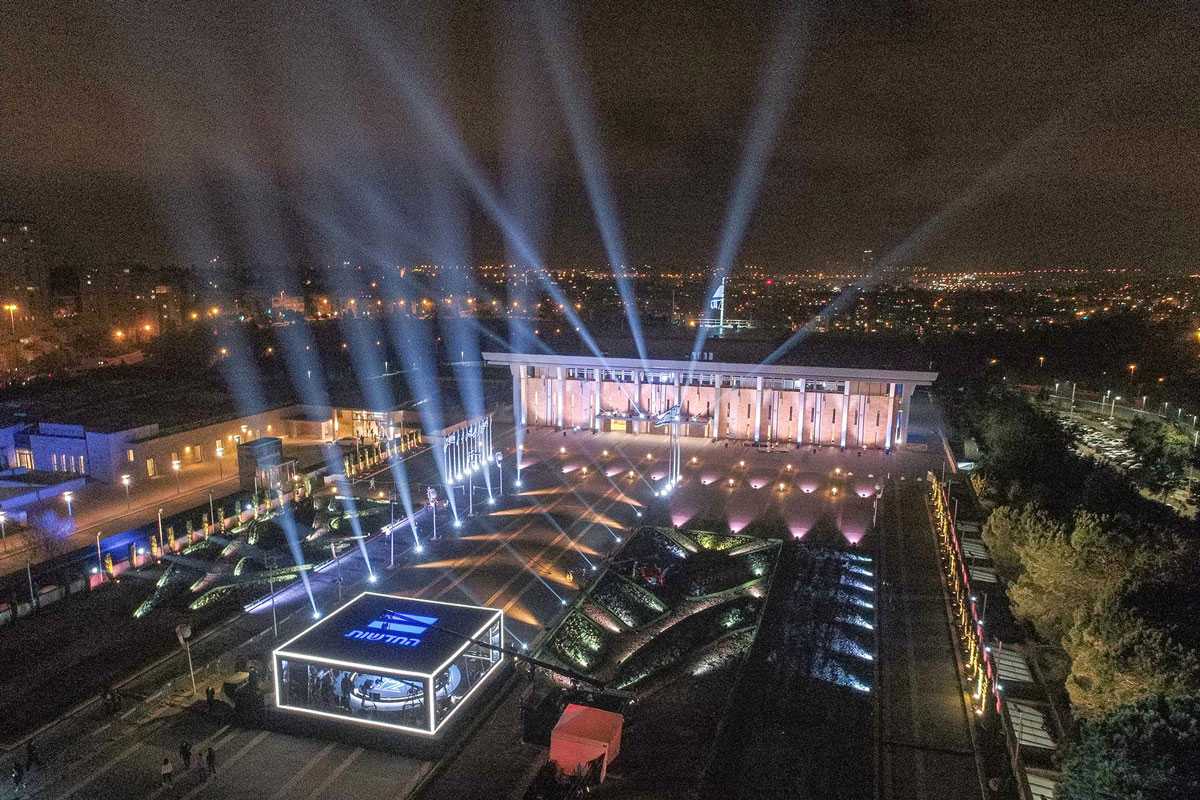 Channel 12 built a pop-up studio in front of Israel’s Parliament building, the Knesset