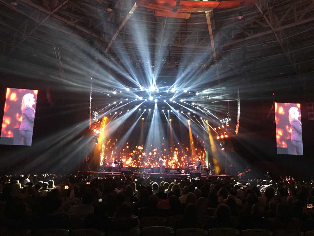 Duo Pimpinela played the 4,000-capacity Gran Arena Monticello in Chile