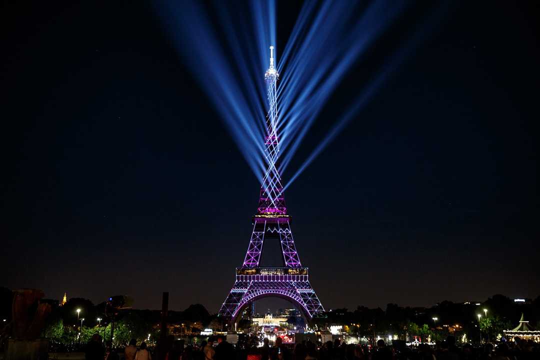 Elation Proteus lights Eiffel Tower spectacular