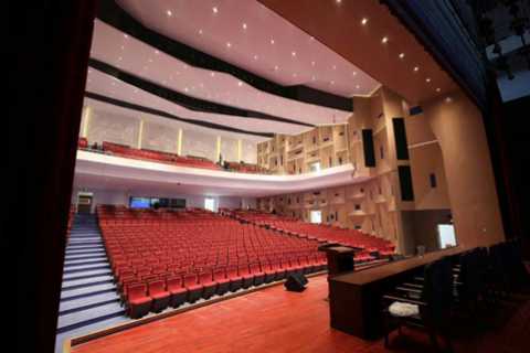 The new auditorium at Nantong Middle School in Jiangsu Province