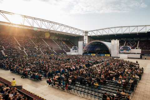 LA Phil at Tynecastle celebrated the start of the 2019 International Festival in front of a capacity crowd of 15,000