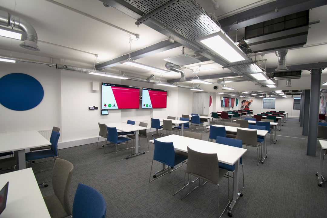 Shure's Microflex Advance  MXA910 mics were installed at Rasperry Pi's Cambridge HQ