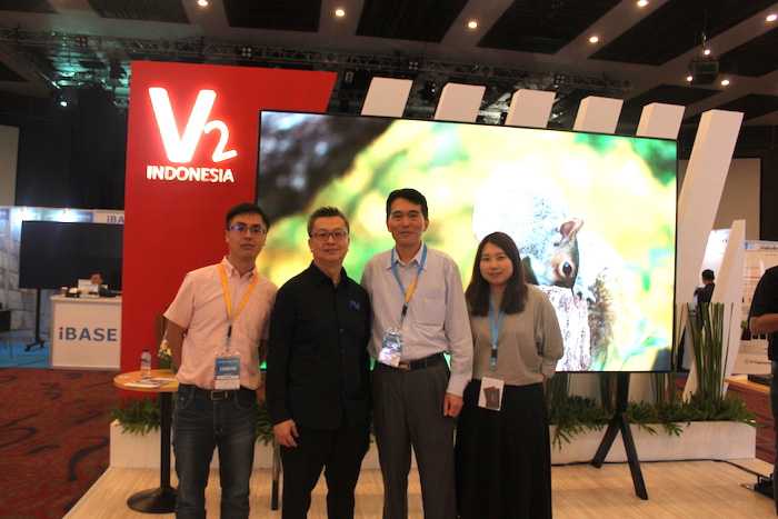 Chris Chang, chief engineer at Calibre; Rudi Hidayat, CEO at V2 Indonesia; Tony Hung, sales director at Calibre; and Kylie Yeh, senior marketing specialist at Calibre.