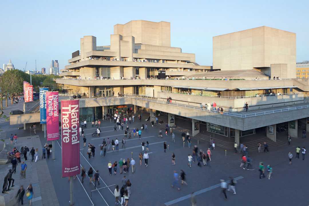 he National Theatre has equipped all three of its theatre with Martin MAC Encores (photo: Paul Greenleaf)