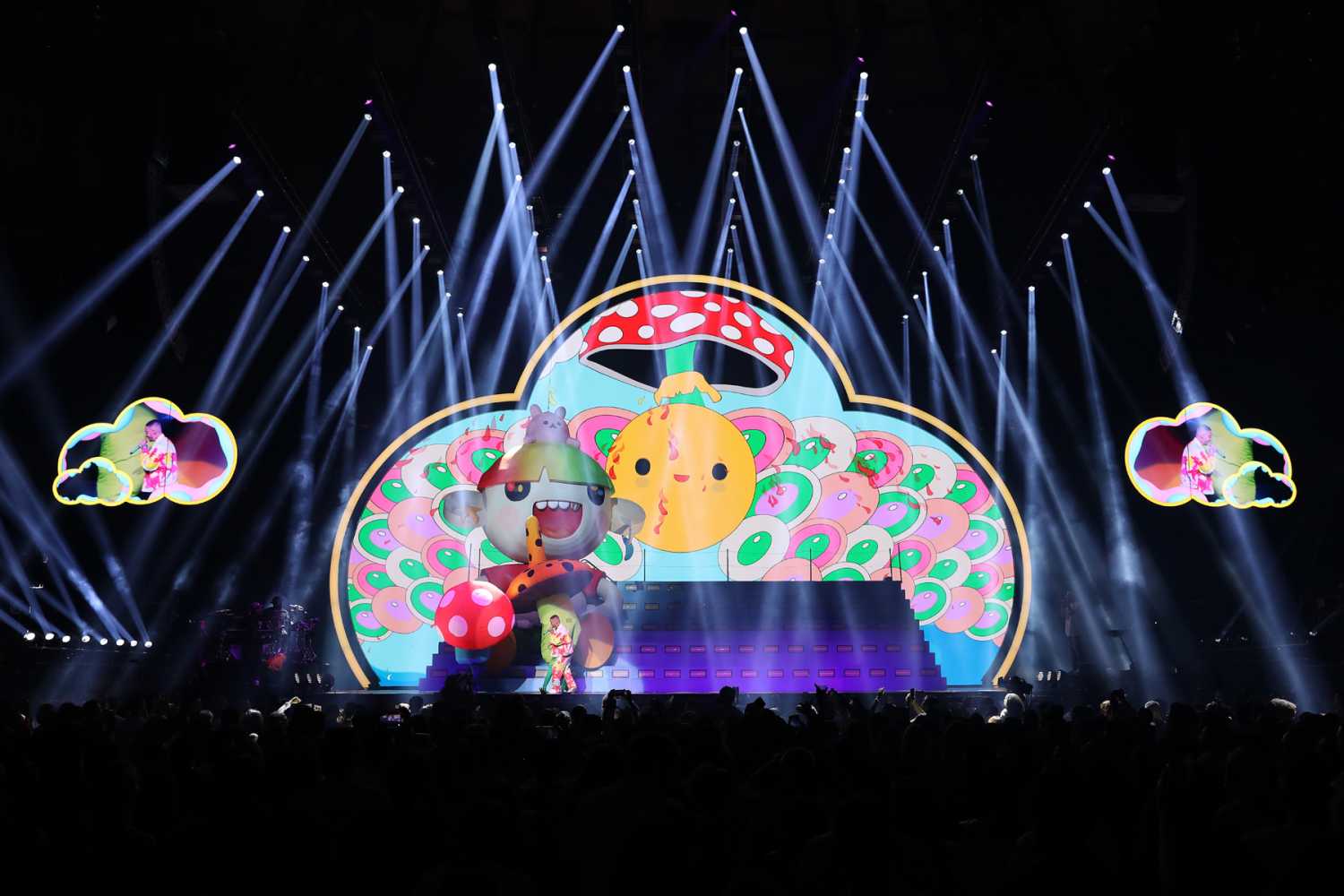 The colourful production featured a large complement of Claypaky Mythos 2 and Scenius Unico fixtures (Photo: Todd Kaplan)