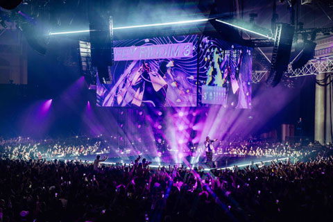 Video Design supplied the four-sided LED display above the stage (photo: Scott Garfitt)