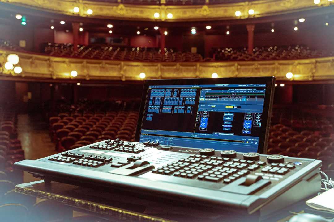 ETC-High-End-Systems at Theatre-Chatelet (photo: Jonathan Grimaux)