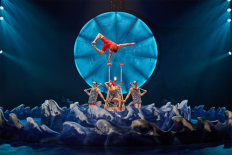 Luzia has been well received by audiences and critics alike