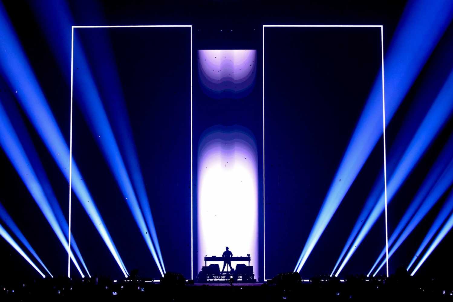 Stunning visuals were created, enhanced by a striking lighting design (photo: @antthonyghnassia)