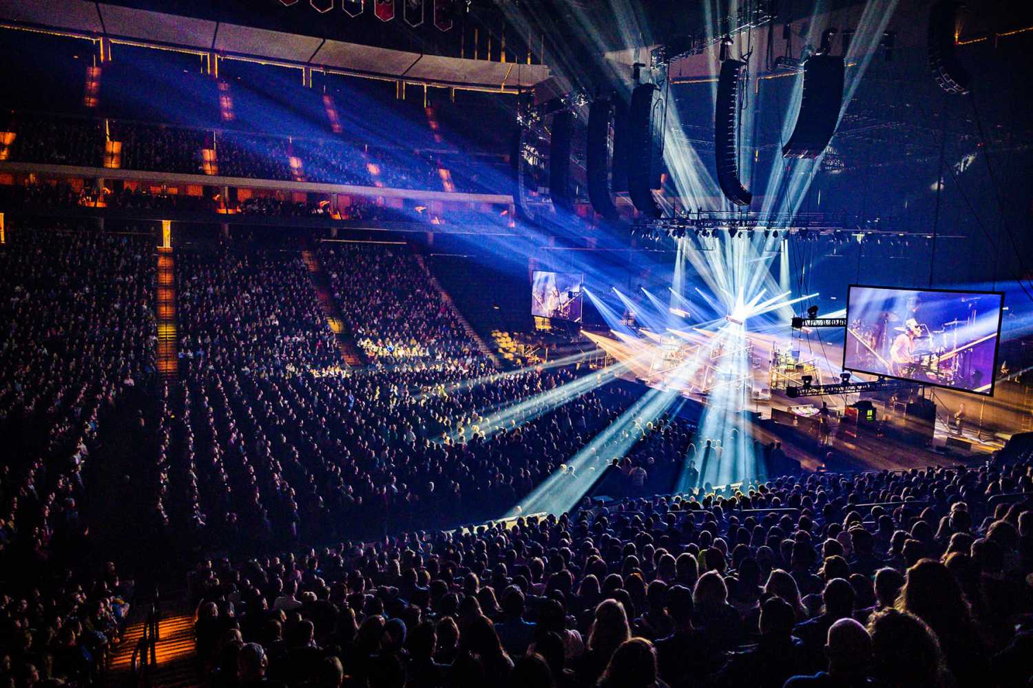 Bon Iver play Minneapolis (photo: Graham Tolbert)