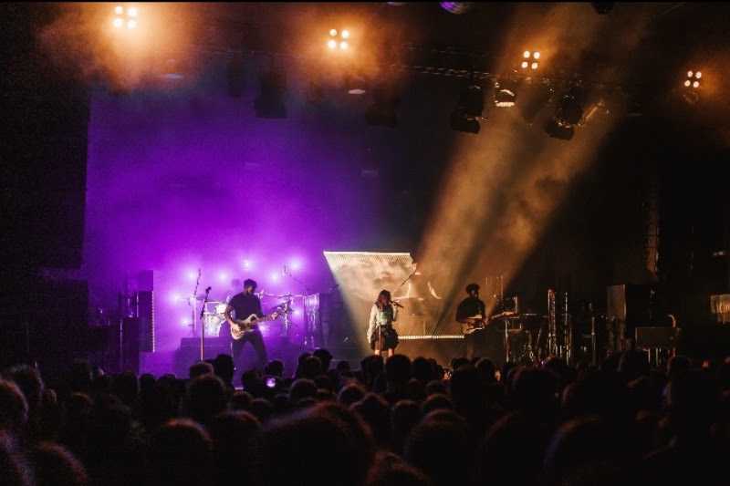 Fixtures from GLP formed the basis of Alice Merton's set design (photo: Sarah Köster)