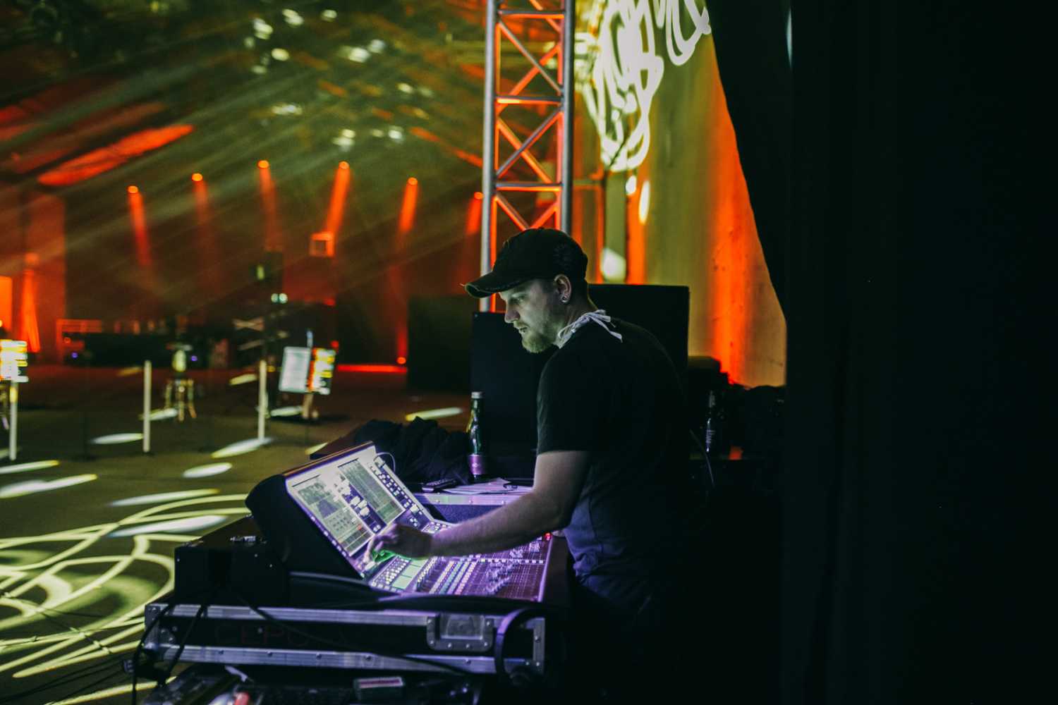 Monitor engineer Felix Zwerger with the dLive C3500  (photo: Raphael Moser / Optical Engineers)