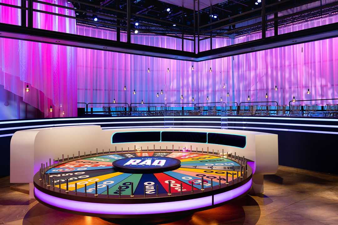 The series was recorded in Studio 1 at Videohouse in Vilvoorde and aired on SBS’s VIER channel