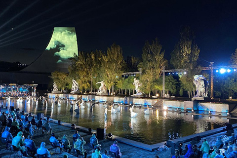 The audience was seated on the steps along the rectangular reflecting pool in Volgograd’s Heroes Square