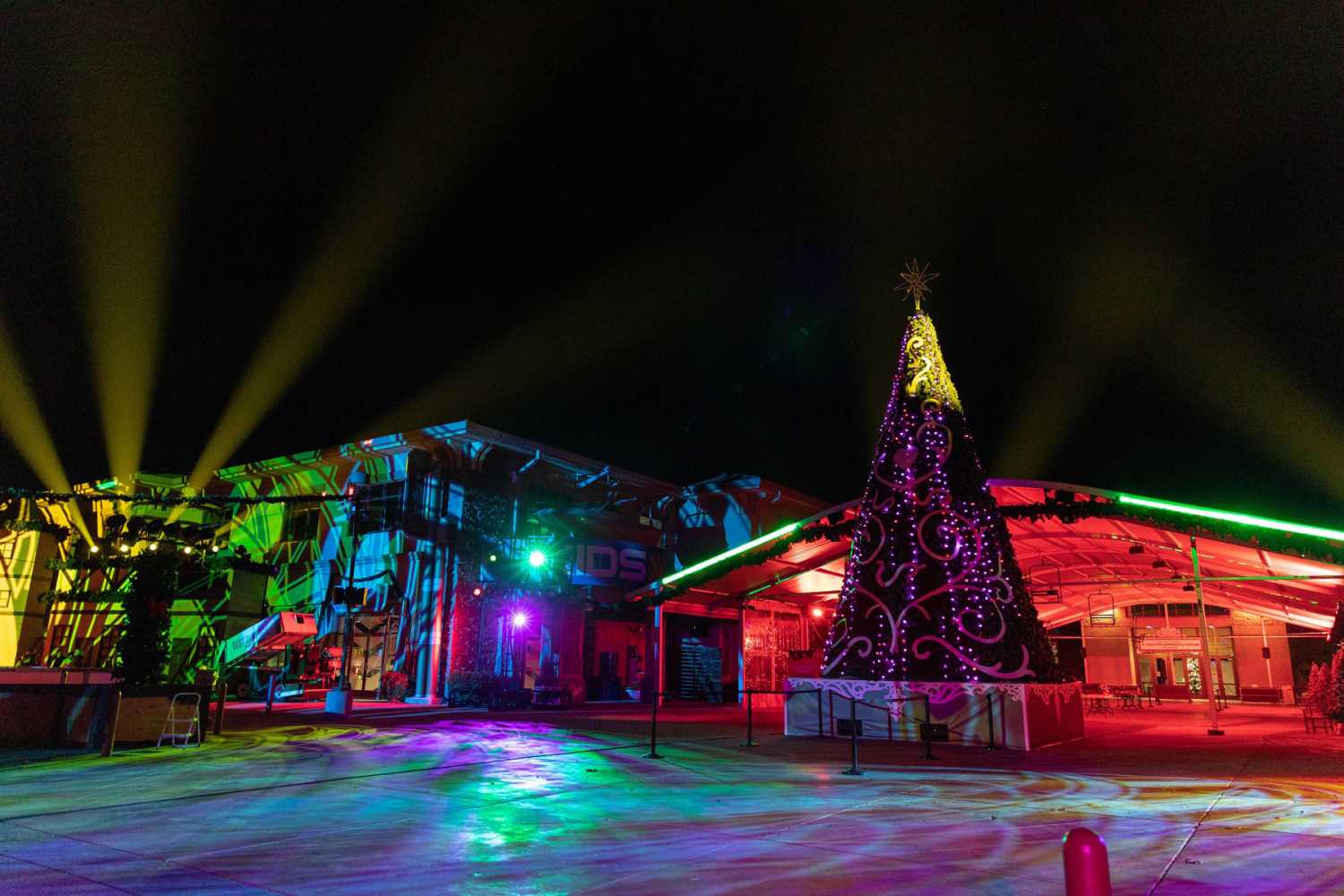 The festive holiday experience was enhanced using IP-rated luminaires from Elation