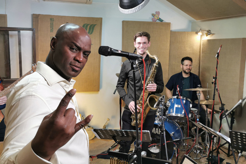 Nick Meier (guitar), Ola Onabulé (vocals), Duncan Eagles (saxophone), Chris Nickolls (Drums) and Jakub Cywinski (Double Bass)