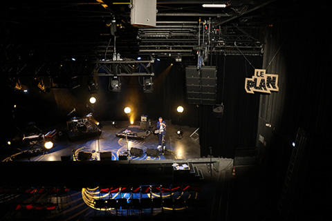 Robyn Bennett and her band play Le Plan using the new L-Acoustics system (photo: Marco Delevaud)