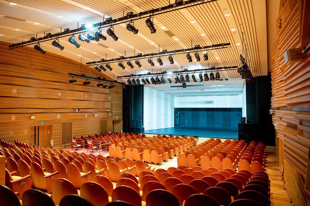 Seongnam Arts Centre is the largest venue for cultural arts in the city