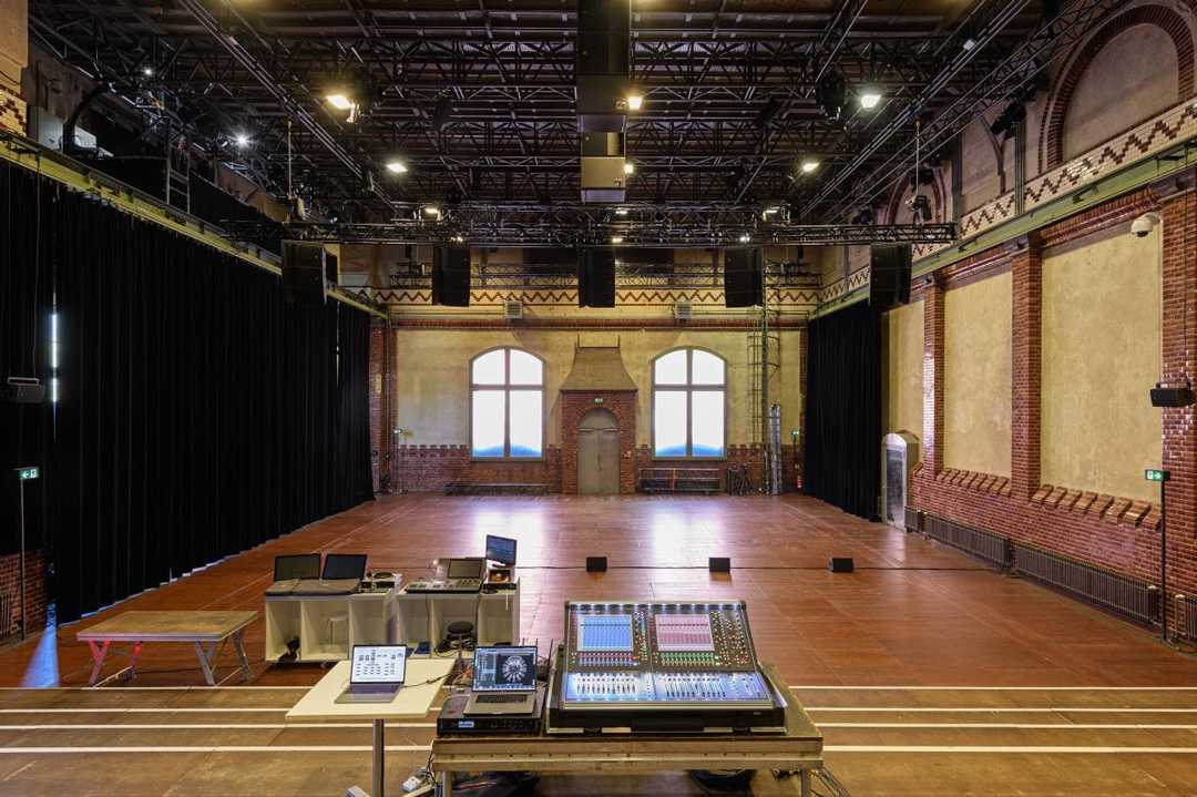 The Main Hall at radialsystem features a modular L-Acoustics L-ISA configuration based on A15 arrays