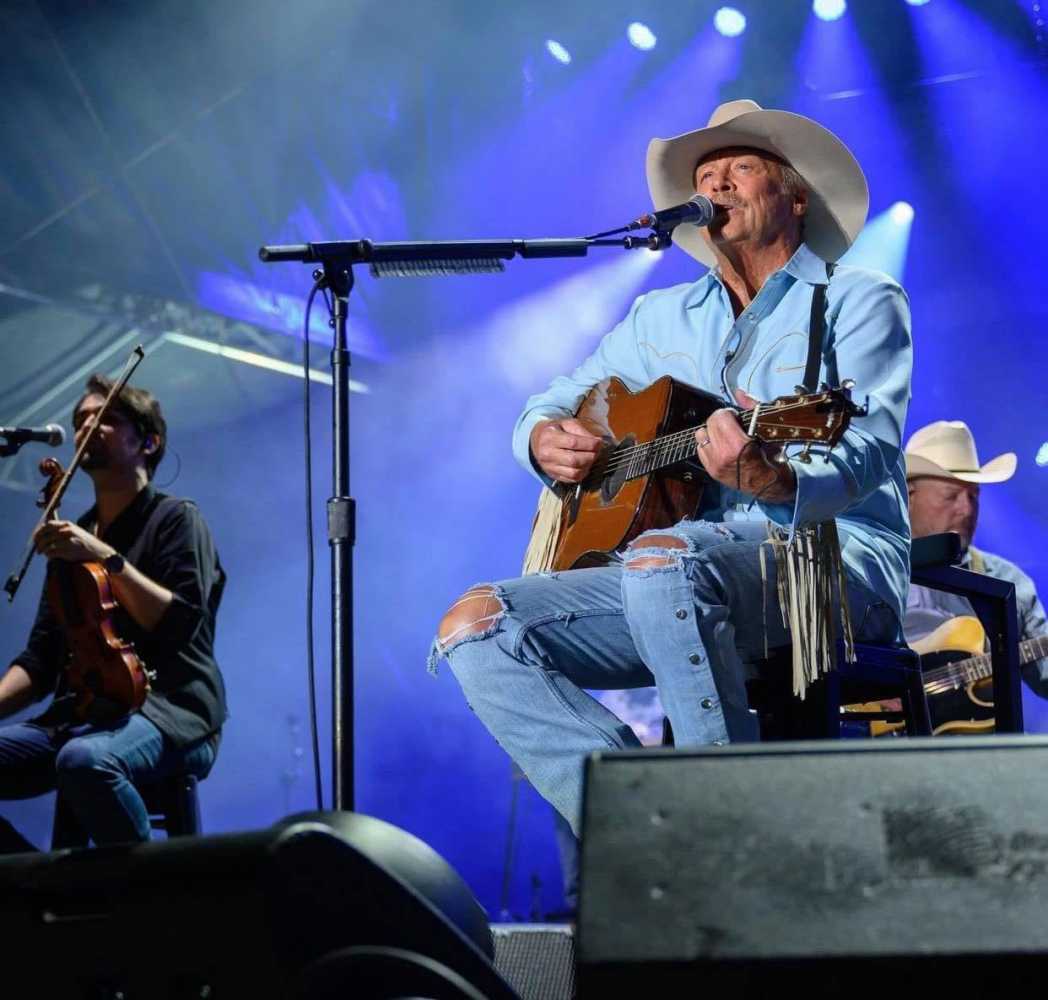 Alan Jackson plays Coweta County Fairgrounds