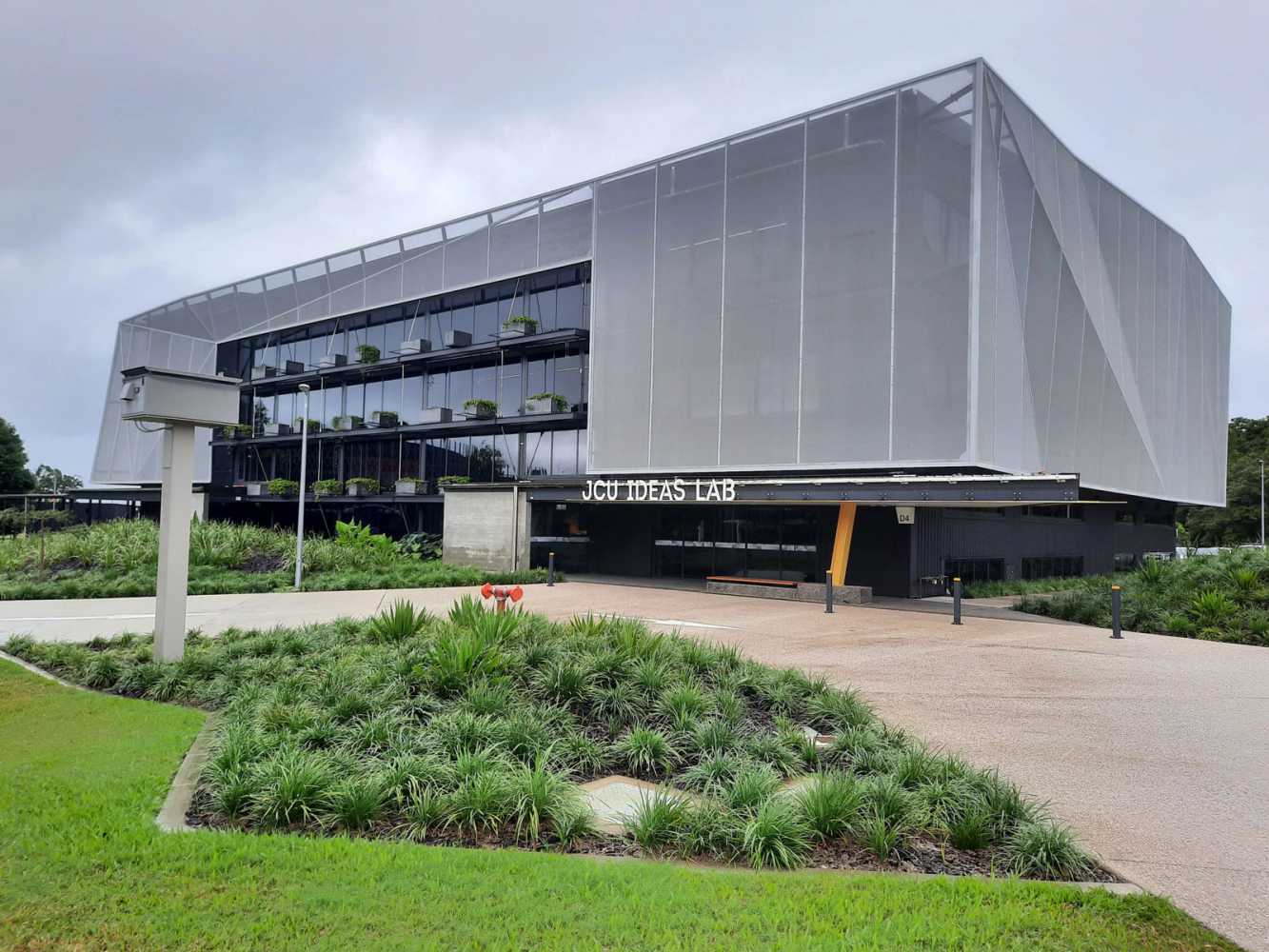 James Cook University, Cairns