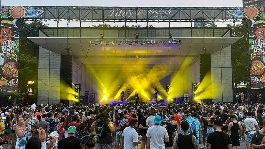 For Tito’s, Technotrix upgraded the PA rig to 12 full MLA modules