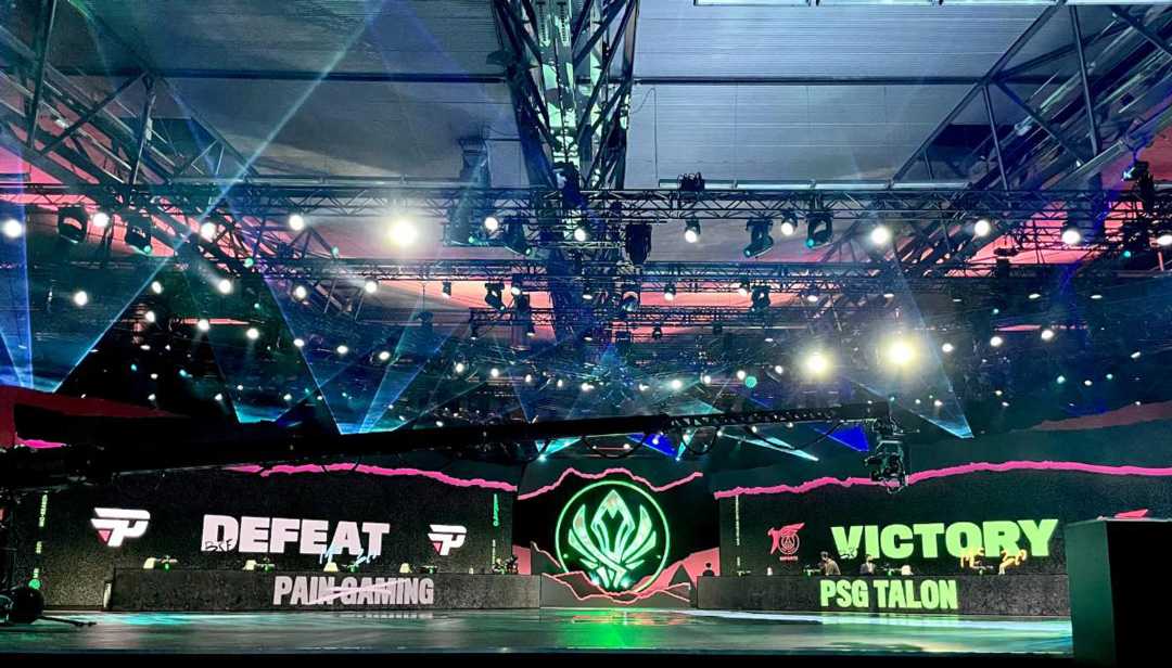 The VL2600 Wash and Profile luminaires were rigged in a square formation above the League of Legends stage