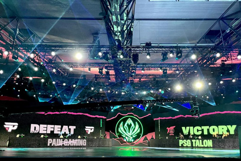 The VL2600 Wash and Profile luminaires were rigged in a square formation above the League of Legends stage