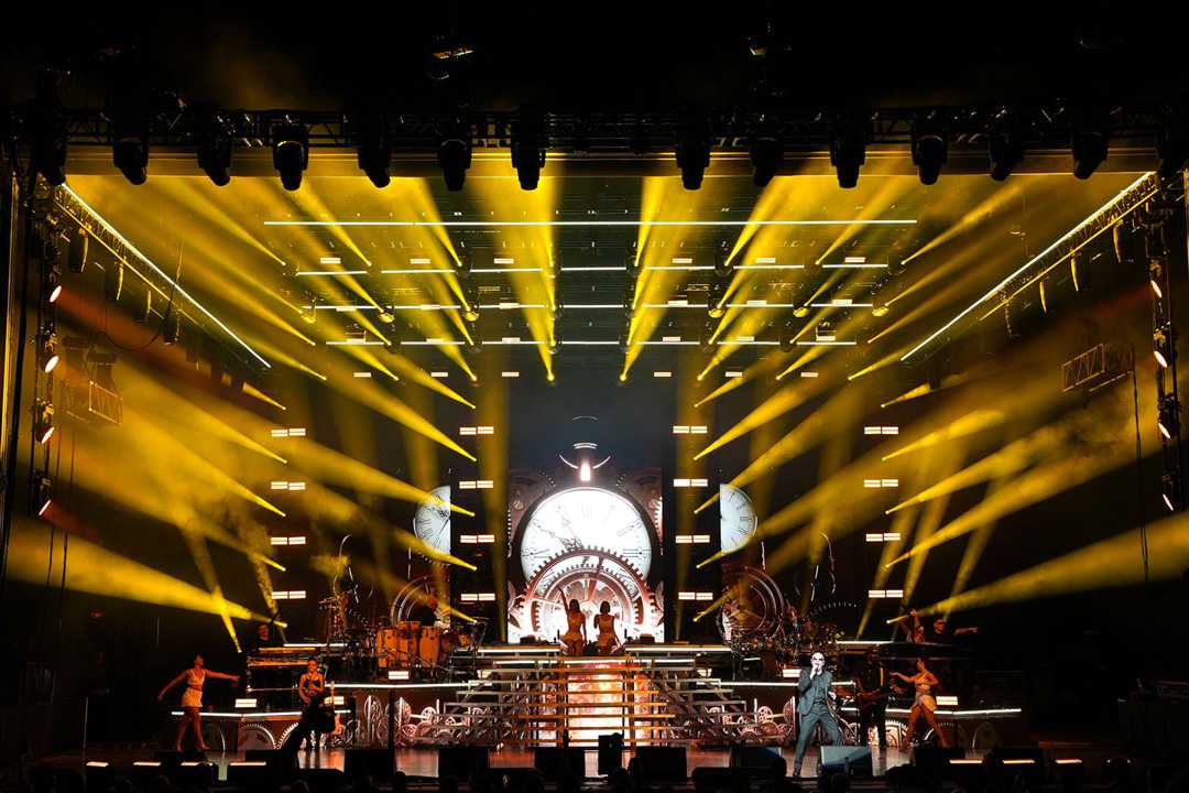 Robe moving lights formed the backbone of the lighting rig (photo: Yamil Charif)