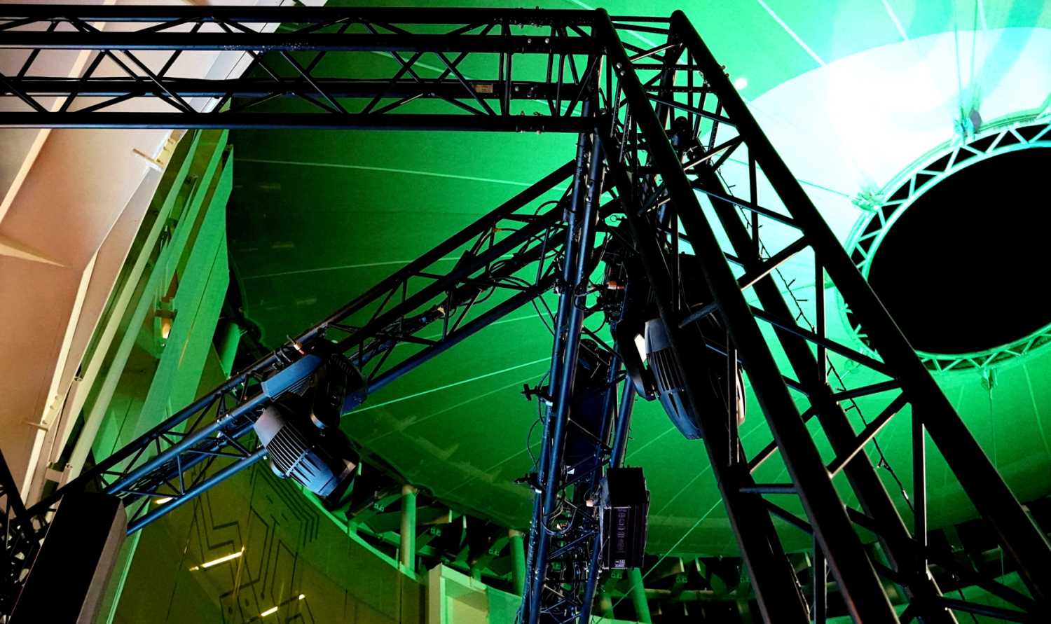 Fantek supplied rigging and structures in both the Spanish and Angola Pavilions